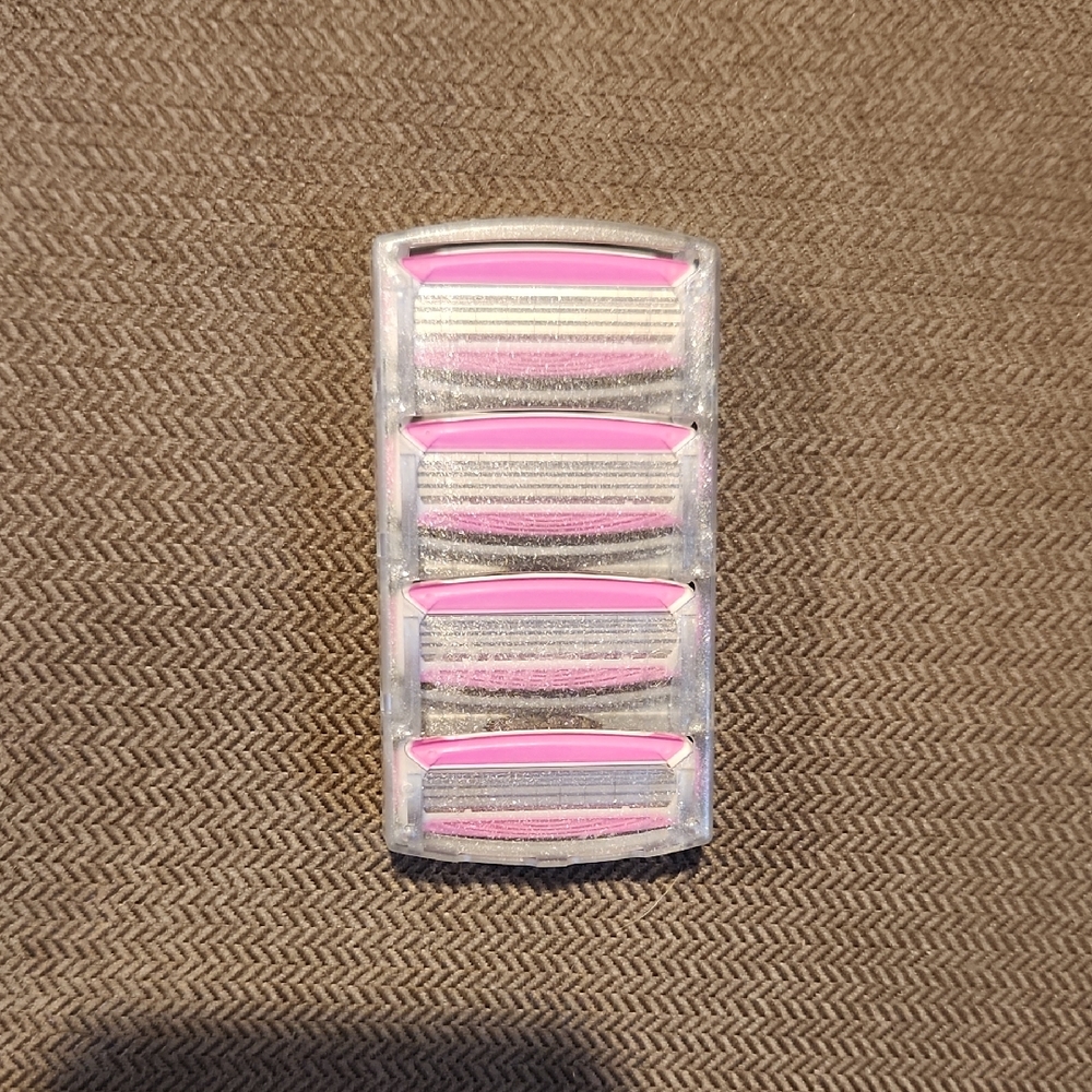 Brand NEW without tags. 4-Pack Schick Quattro Replacement Razor Cartridges